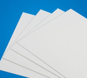 O que é PVC Expandido e Onde Comprar em BH? um dos materiais mais versáteis e buscados atualmente para comunicação visual.